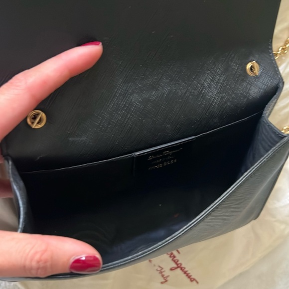 Beautiful bow Ferragamo bag - Picture 3 of 4